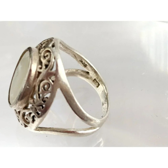 Oval Cut Mother of Pearl Abalone Vintage Sterling Silver Cutout Ring - sz 7 - Picture 5 of 9